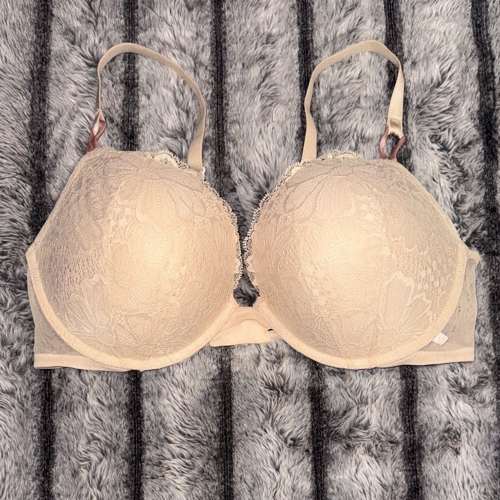 Victoria's Secret Lace T-Shirt Push-Up Bra in Champagne/Nude